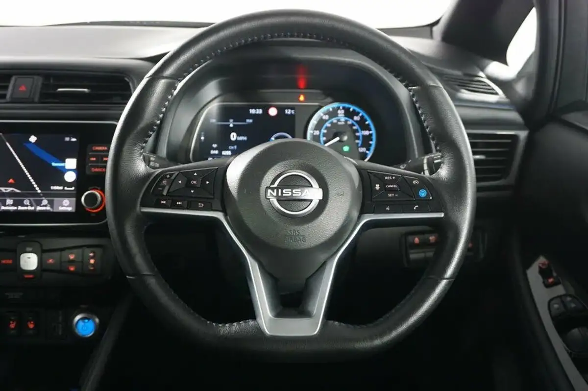2023-nissan-leaf-e-tekna-39kwh-big-16