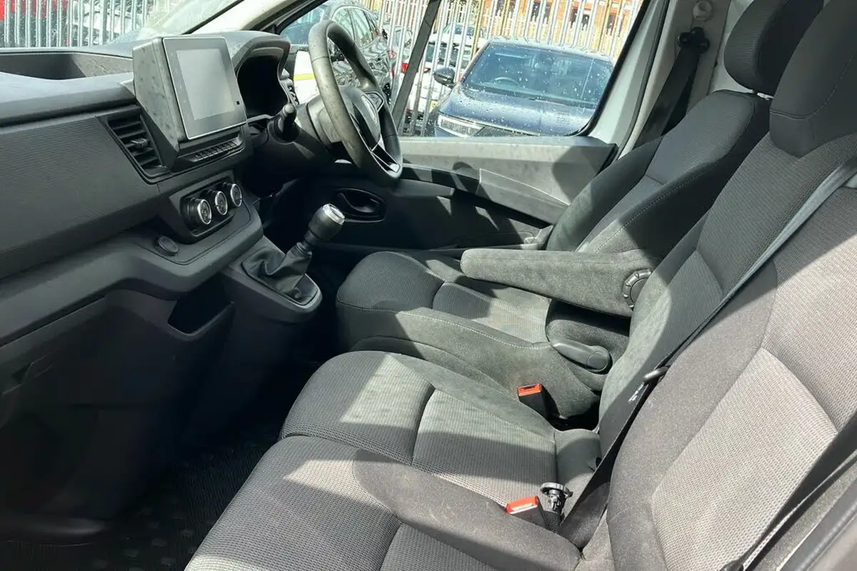 2022-renault-trafic-20dci-sl28-130-business-big-2