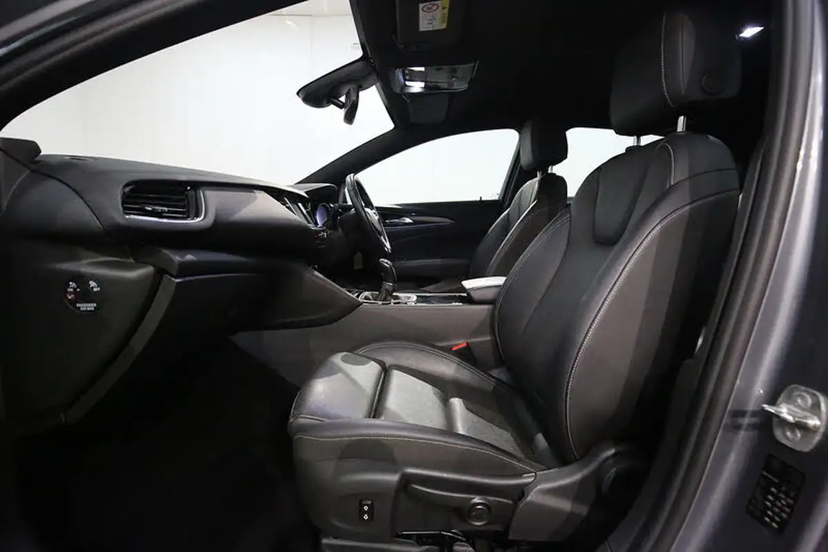 2020-vauxhall-insignia-grand-sport-15-turbo-sri-vx-line-nav-big-14