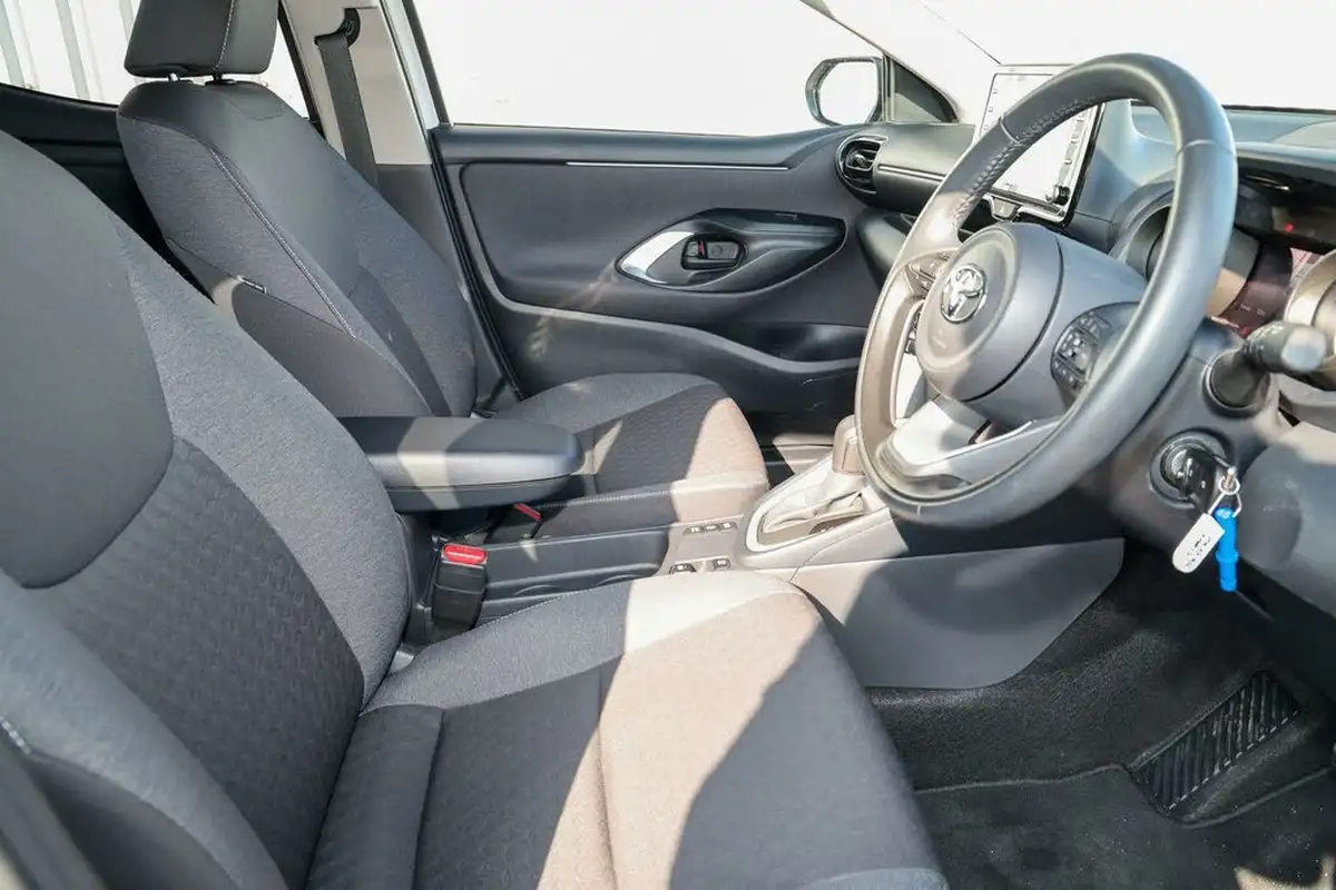 2022-toyota-yaris-15-vvt-i-design-big-10