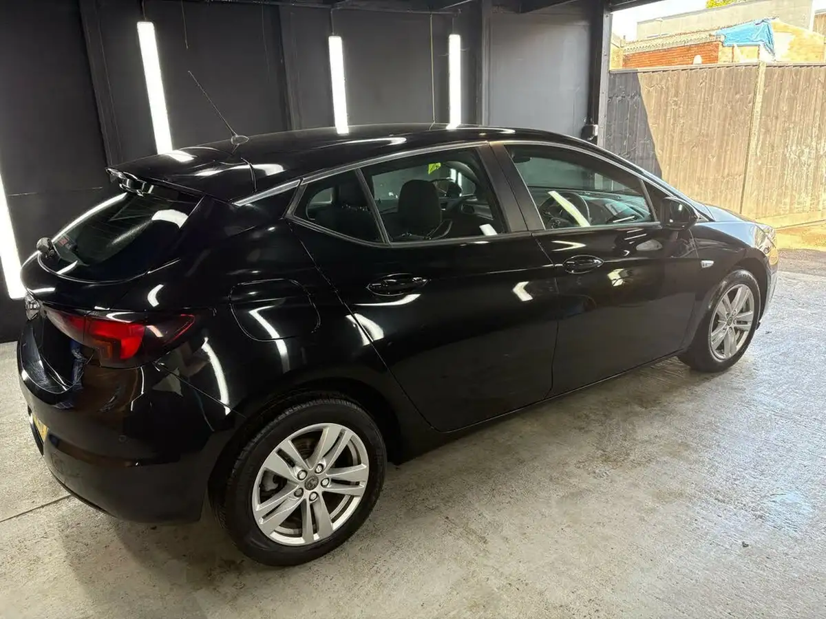 2017-vauxhall-astra-14i-design-hatchback-big-6