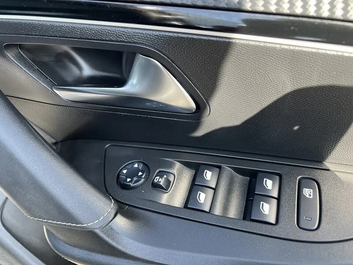 2021-peugeot-2008-suv-e-gt-premium-big-18