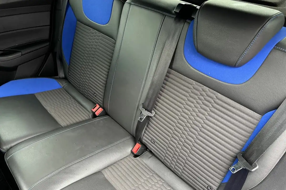 2016-ford-focus-20tdci-st2-hatchback-big-8