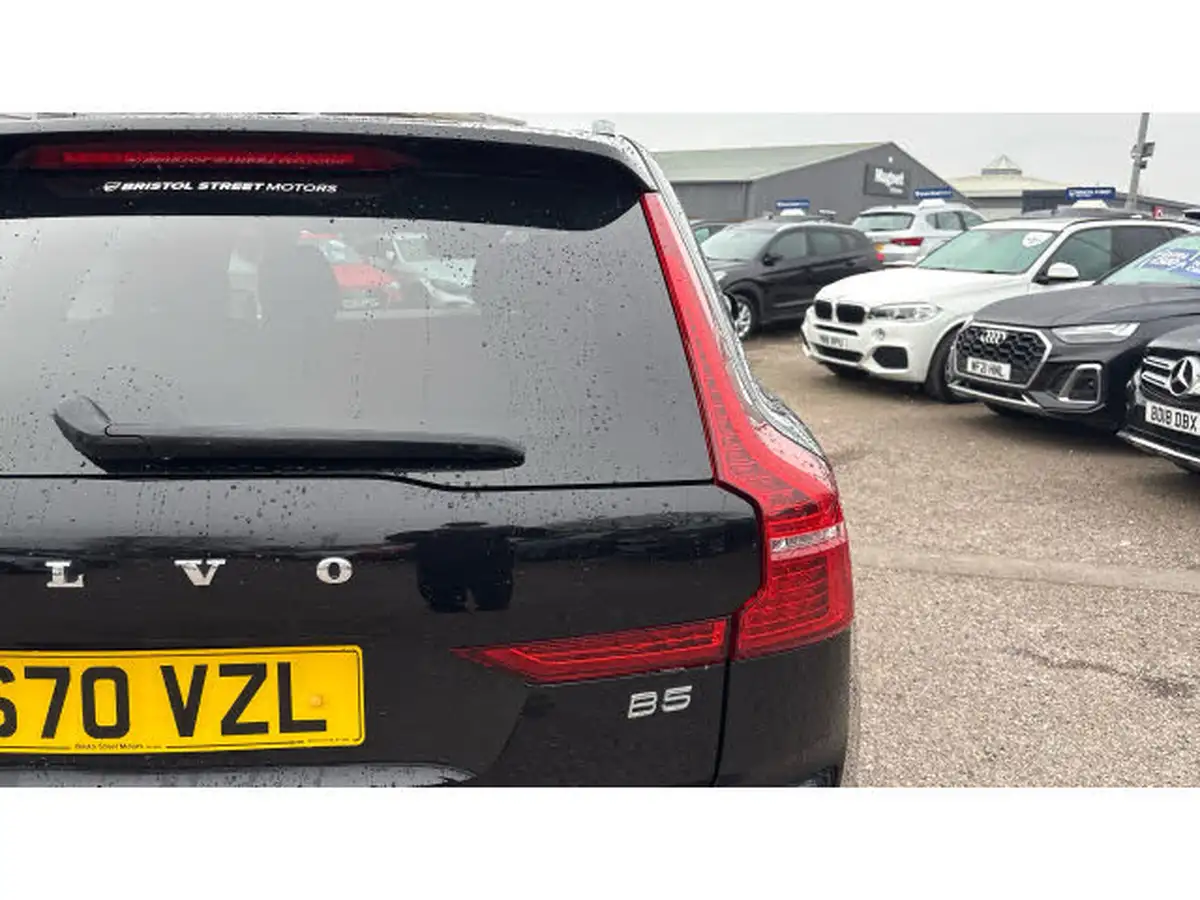 2020-volvo-xc60-20-b5-r-design-big-35