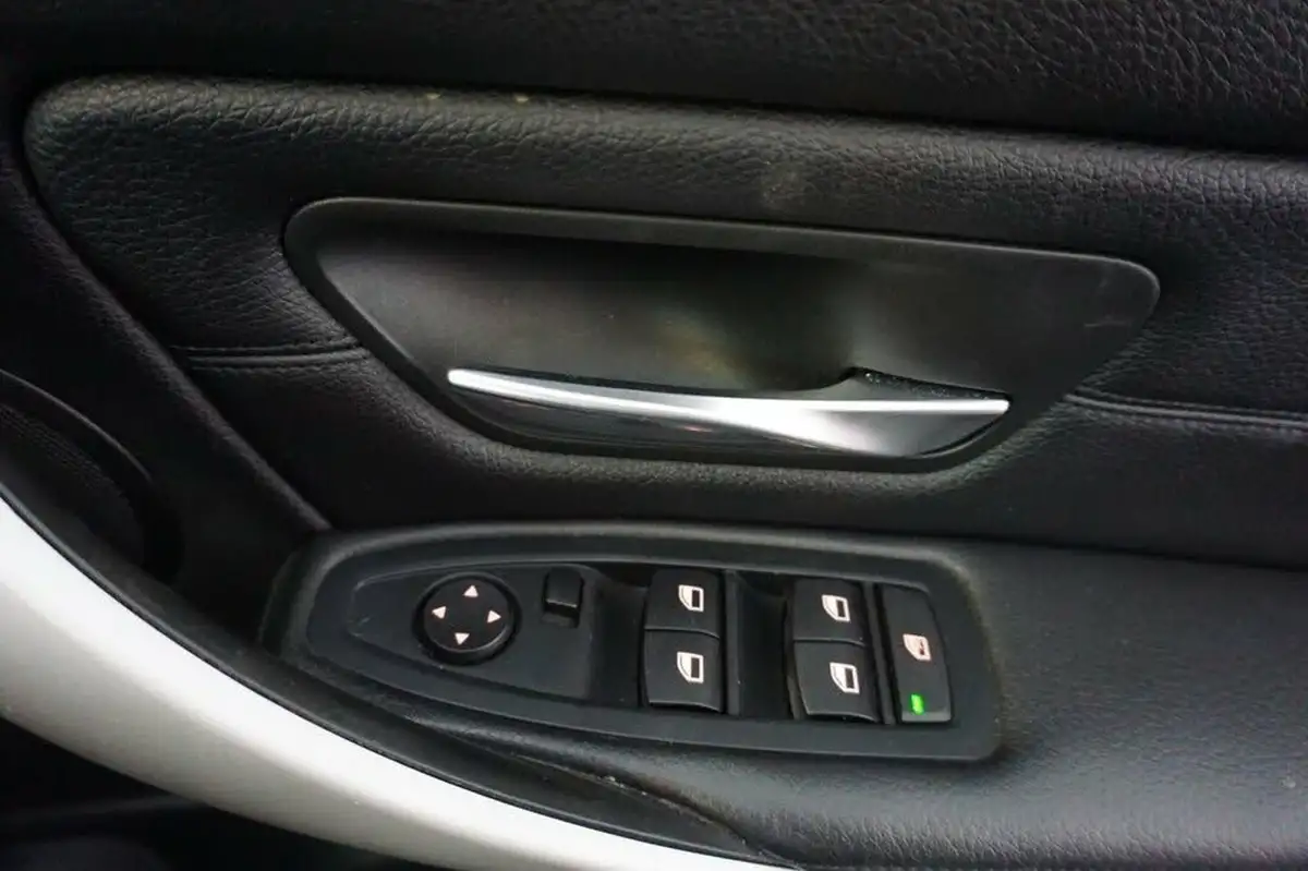 2013-bmw-3-series-20td-320d-se-184bhp-ss-saloon-4d-auto-big-16