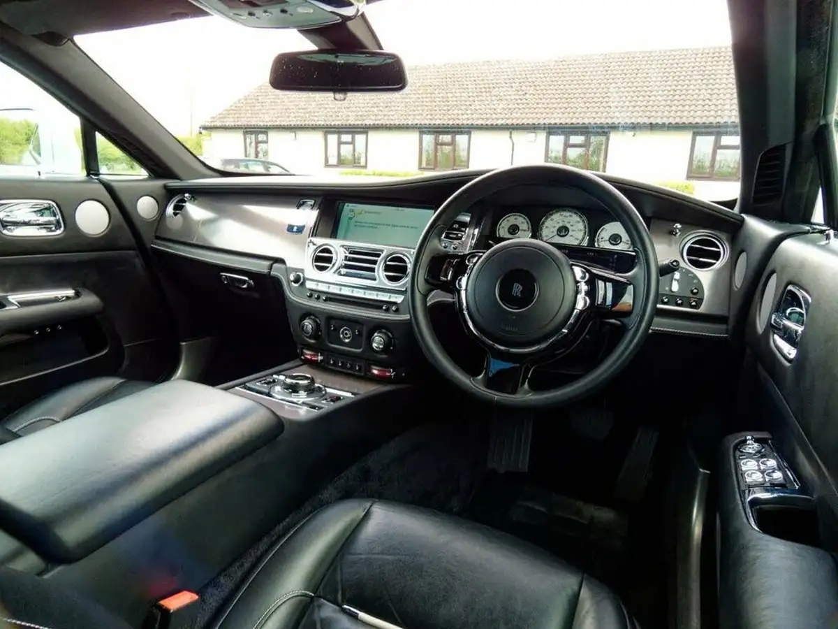 2016-rolls-royce-wraith-66-big-30