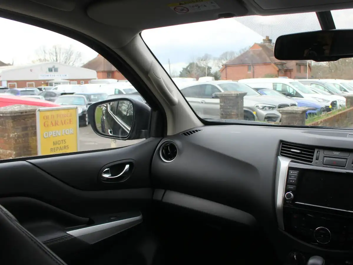 2021-nissan-navara-23dci-tt-tekna-8-navileather-auto-big-47