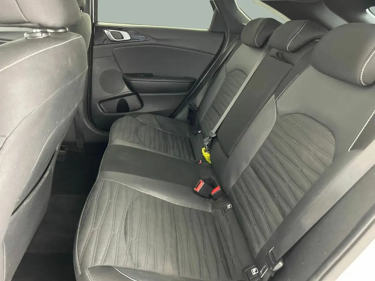 2022-kia-pro-ceed-15-t-gdi-gt-line-big-24