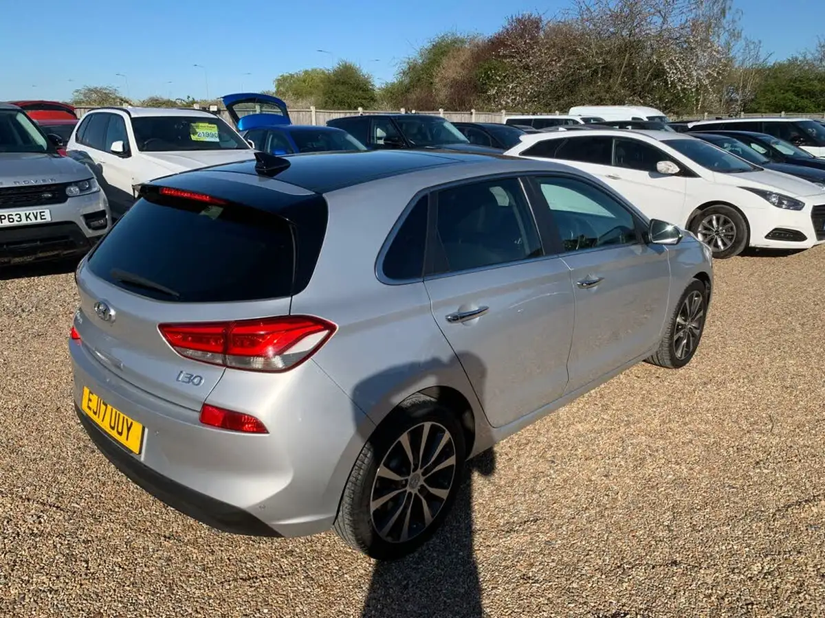 2017-hyundai-i30-16crdi-premium-se-109ps-blue-drive-hatchback-dct-big-6