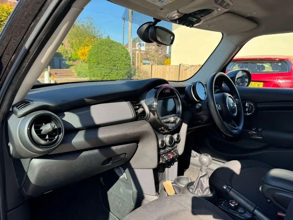 2019-mini-cooper-15-cooper-classic-hatchback-5d-big-15