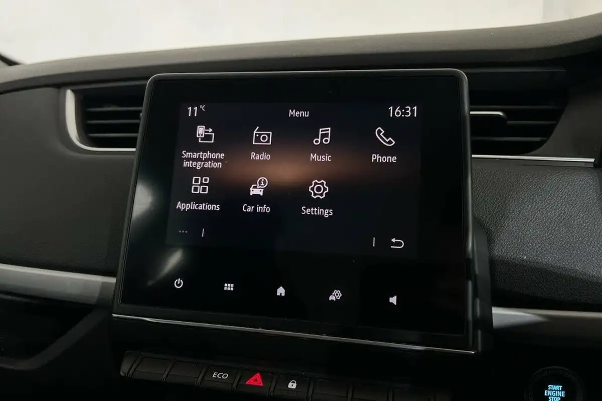 2021-renault-zoe-e-i-play-big-12