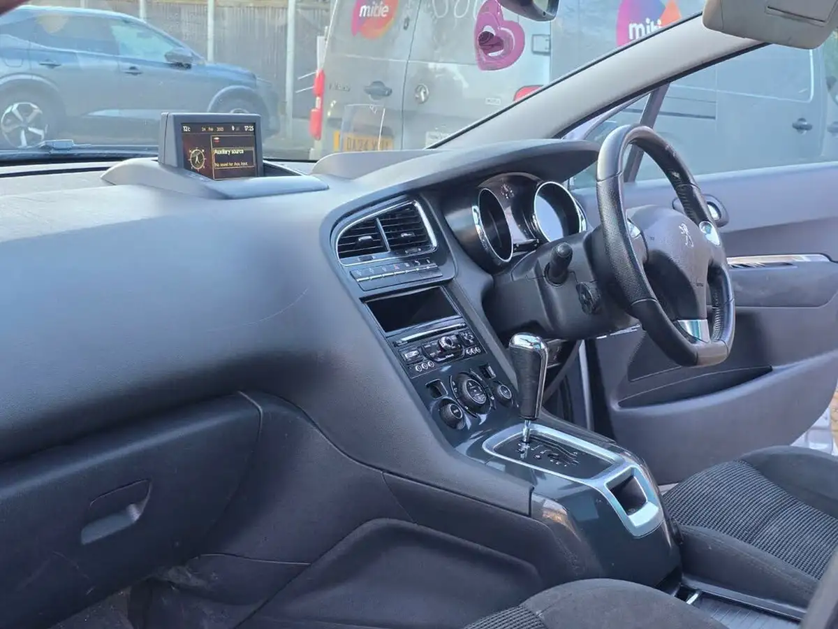 2015-peugeot-5008-16bluehdi-allure-auto-big-18