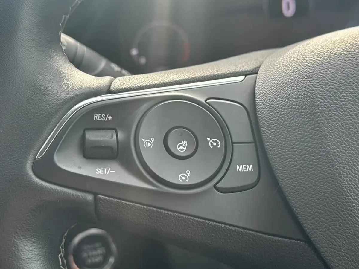 2022-vauxhall-grandland-12-elite-big-15