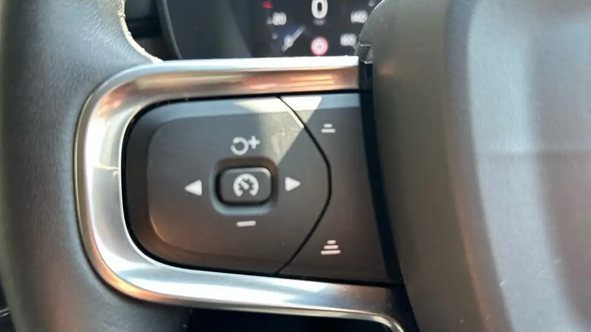 2019-volvo-xc40-20-t4-inscription-awd-big-17