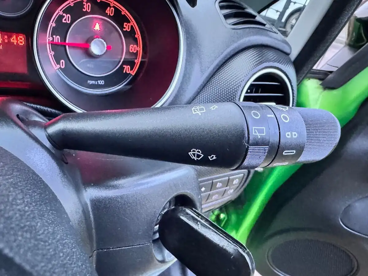 2012-fiat-punto-09-3d-big-39
