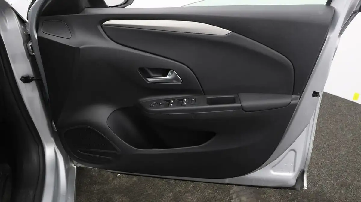 2023-vauxhall-corsa-12i-design-big-14