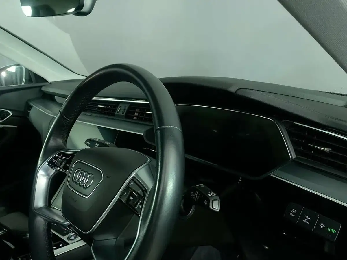 2022-audi-e-tron-55e-technik-station-wagon-big-15