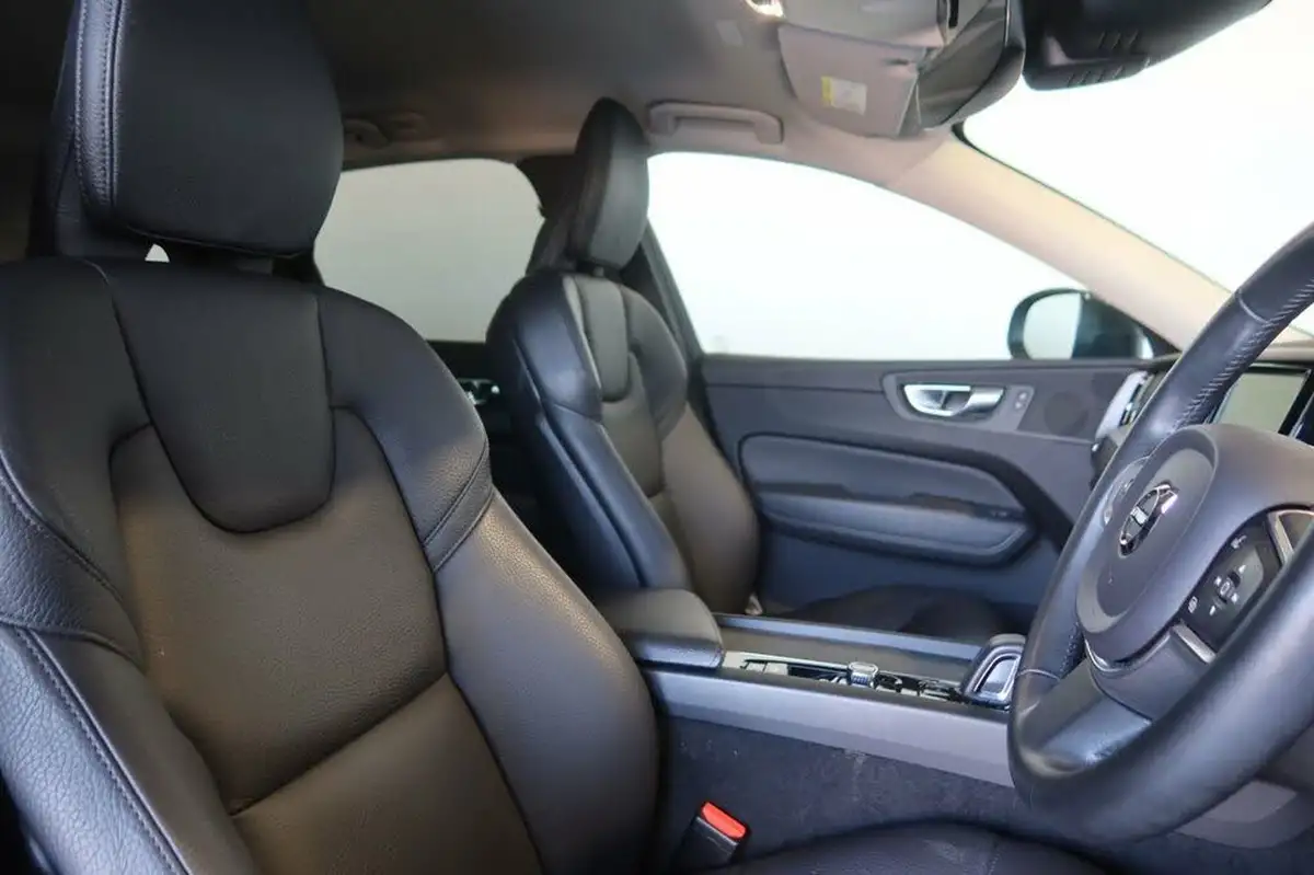 2020-volvo-xc60-20-b5-momentum-big-9