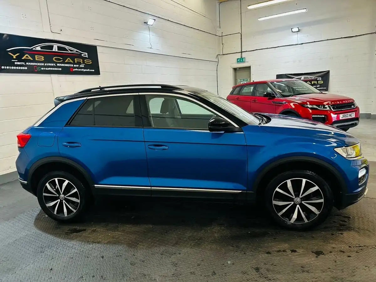2019-volkswagen-t-roc-10-tsi-design-big-24
