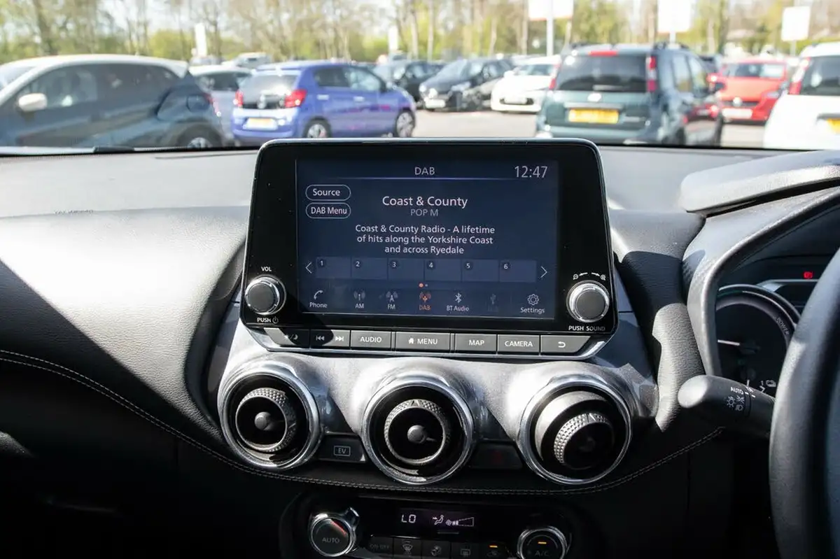 2022-nissan-juke-16-hybrid-n-connecta-big-23