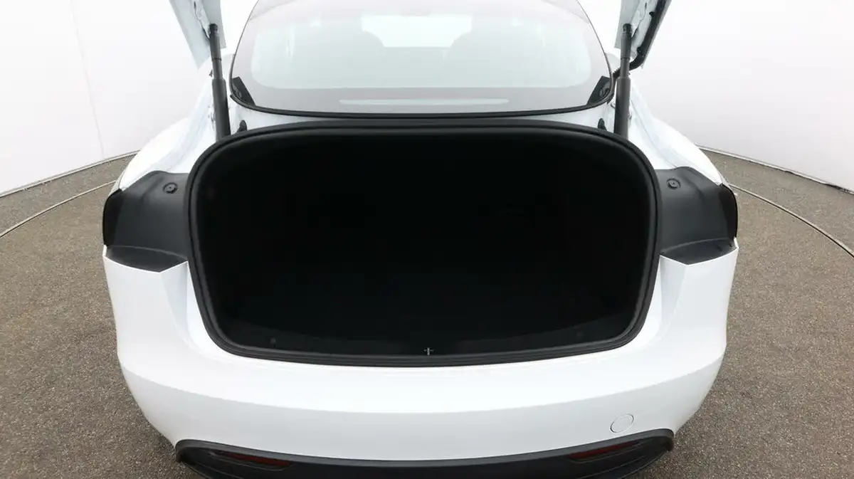 2024-tesla-model-3-e-rwd-big-17