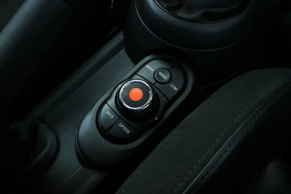 2019-mini-cooper-15-cooper-sport-hatchback-3d-big-20