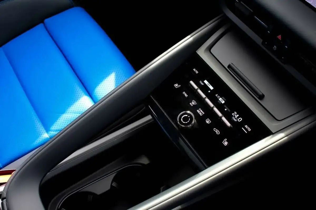 2024-porsche-macan-e-turbo-electric-big-27