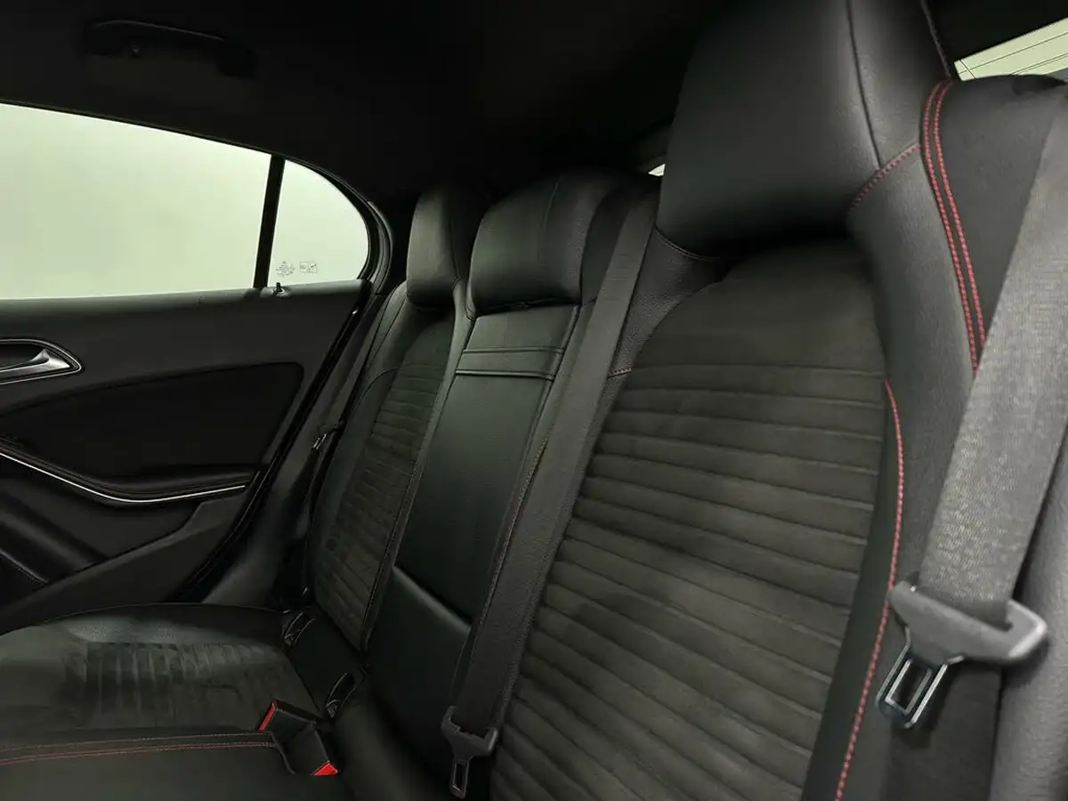 2015-mercedes-benz-gla-class-21d-gla-200d-amg-line-ss-big-35