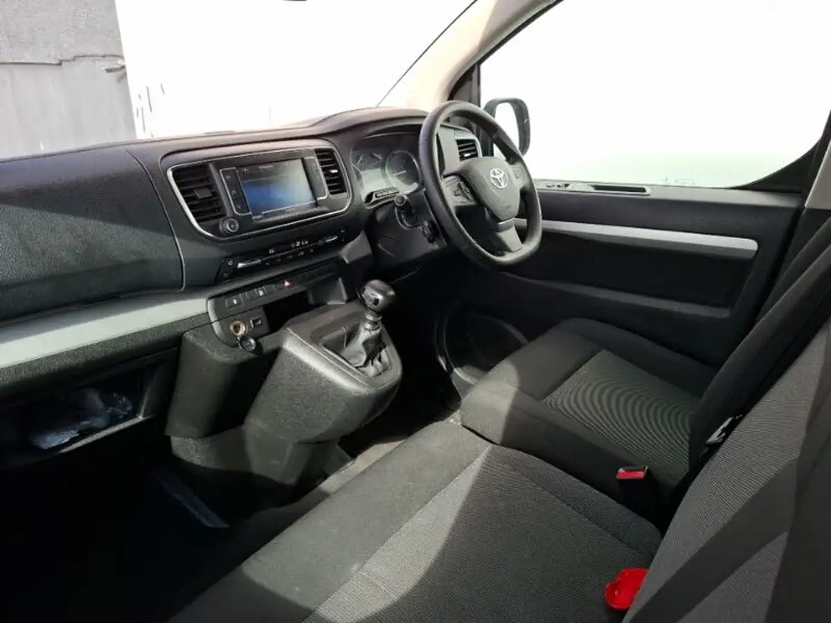 2021-toyota-proace-verso-15d-shuttle-l1-big-4