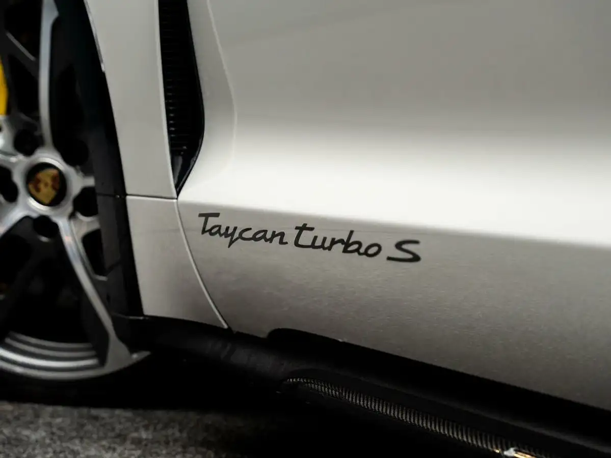 2023-porsche-taycan-e-turbo-s-cross-turismo-big-29