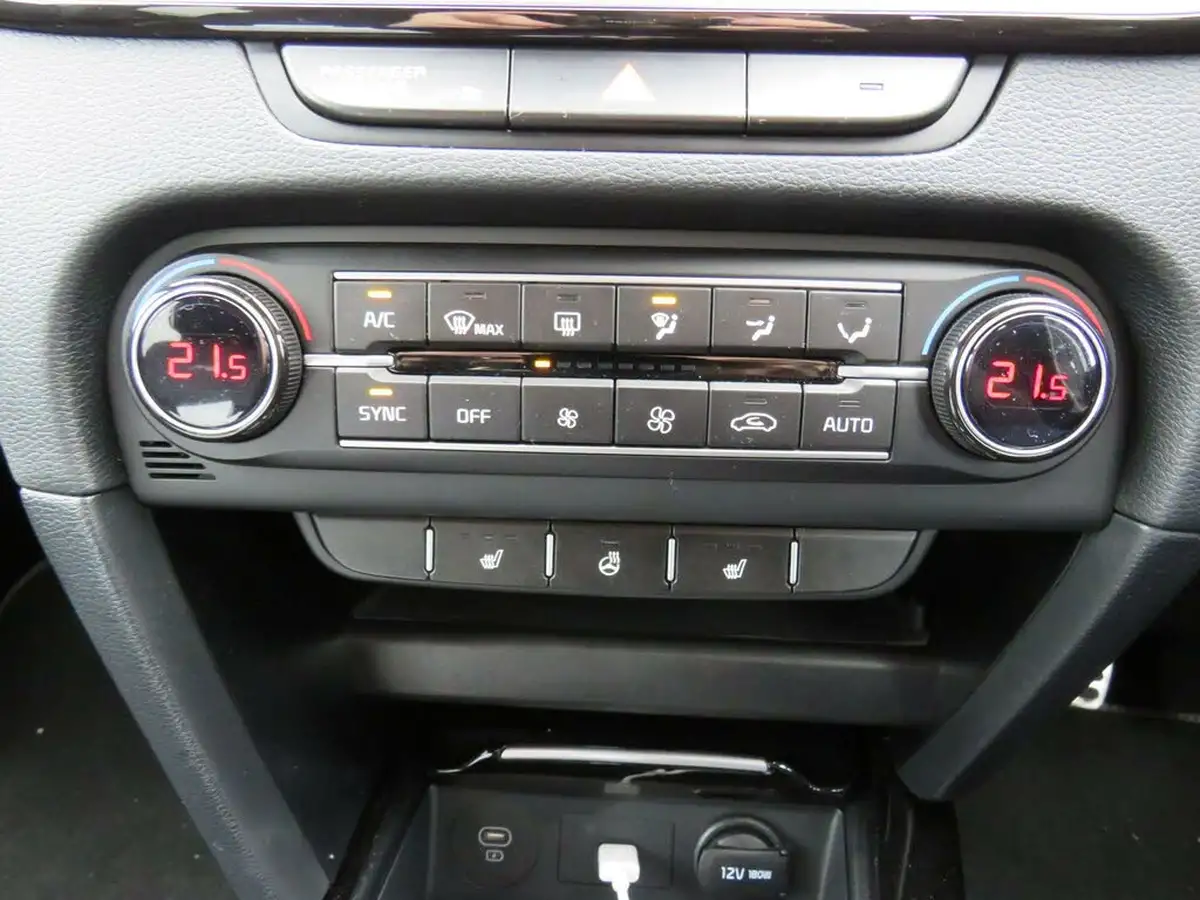 2024-kia-ceed-15-t-gdi-gt-line-138bhp-big-15