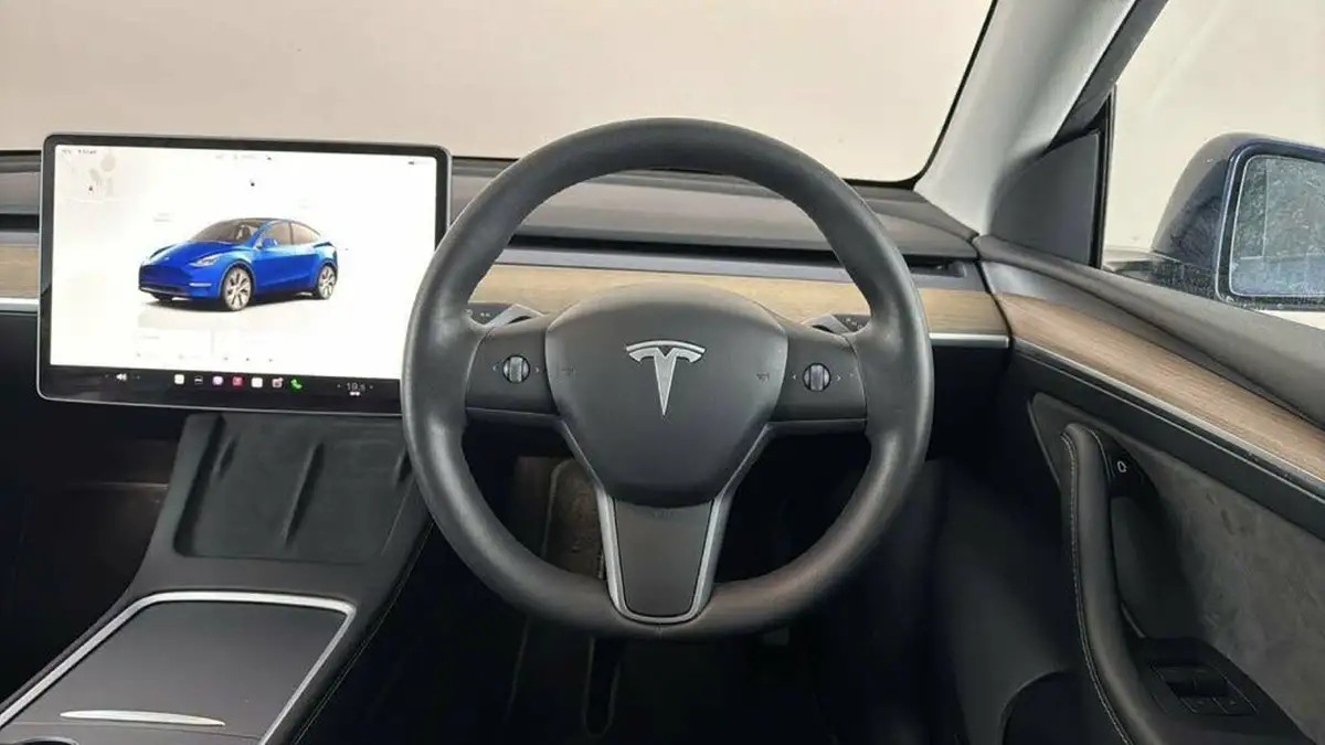 2022-tesla-model-y-e-long-range-big-5