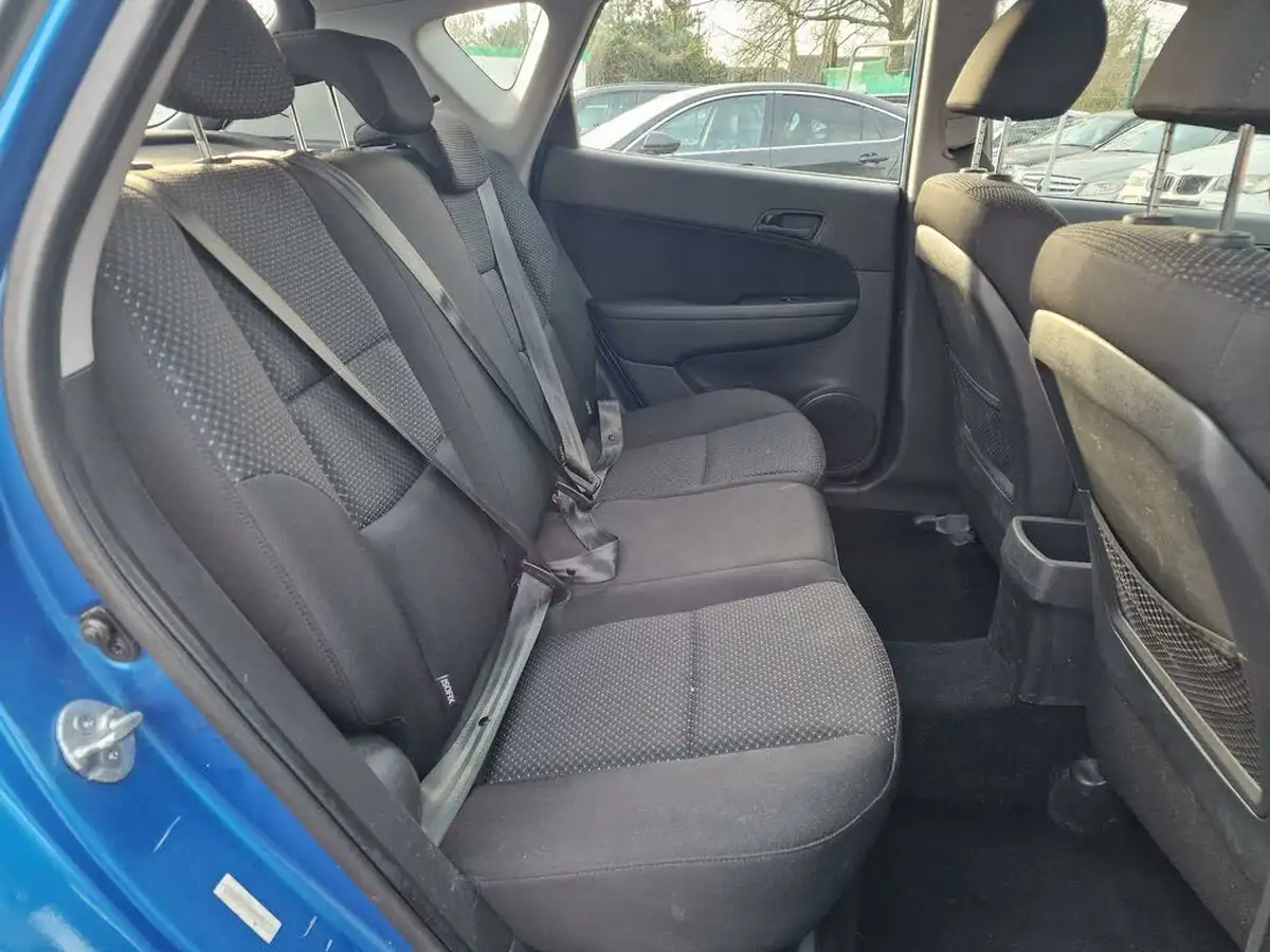 2010-hyundai-i30-14-comfort-107bhp-hatchback-big-10