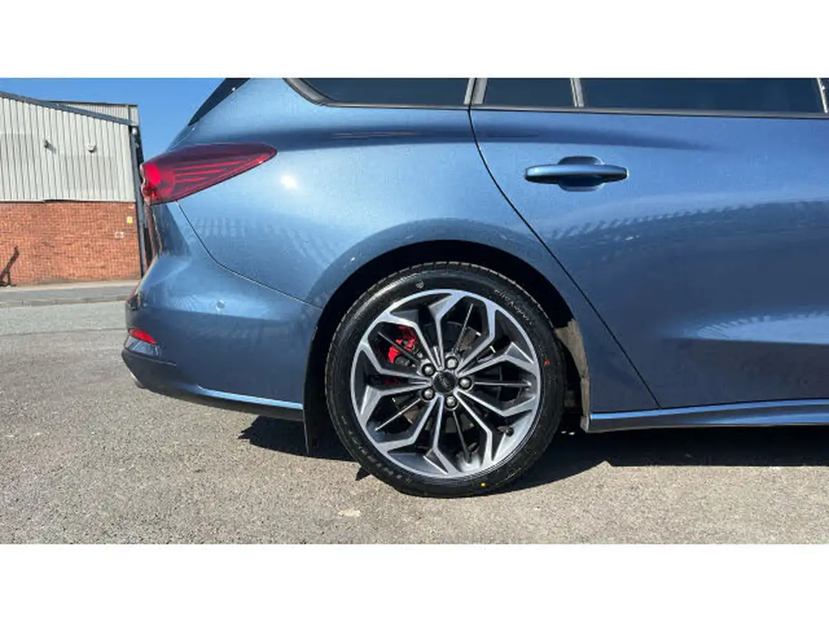 2022-ford-focus-10t-st-line-vignale-155ps-hybrid-mhev-estate-big-6