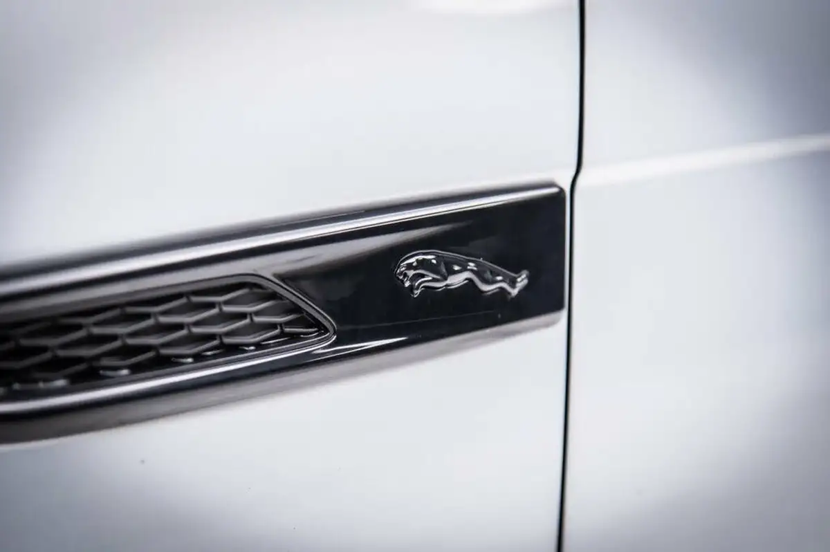 2021-jaguar-f-pace-20-d200-r-dynamic-hse-mhev-big-37