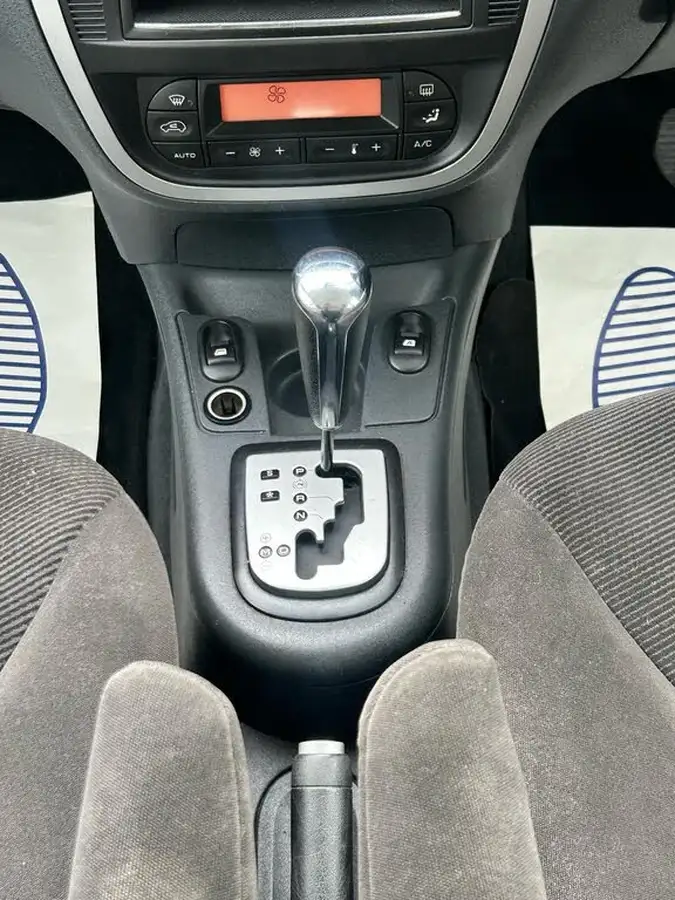 2009-citroen-c3-16-exclusive-big-25