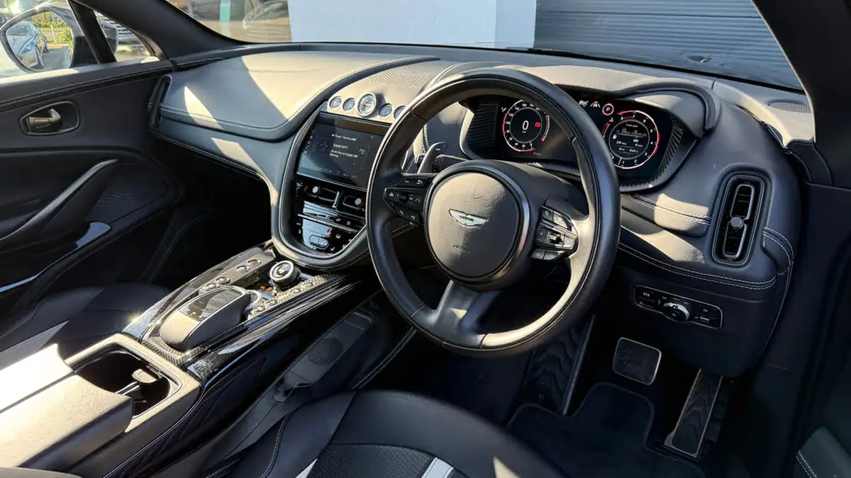 2022-aston-martin-dbx-40-v8-big-2