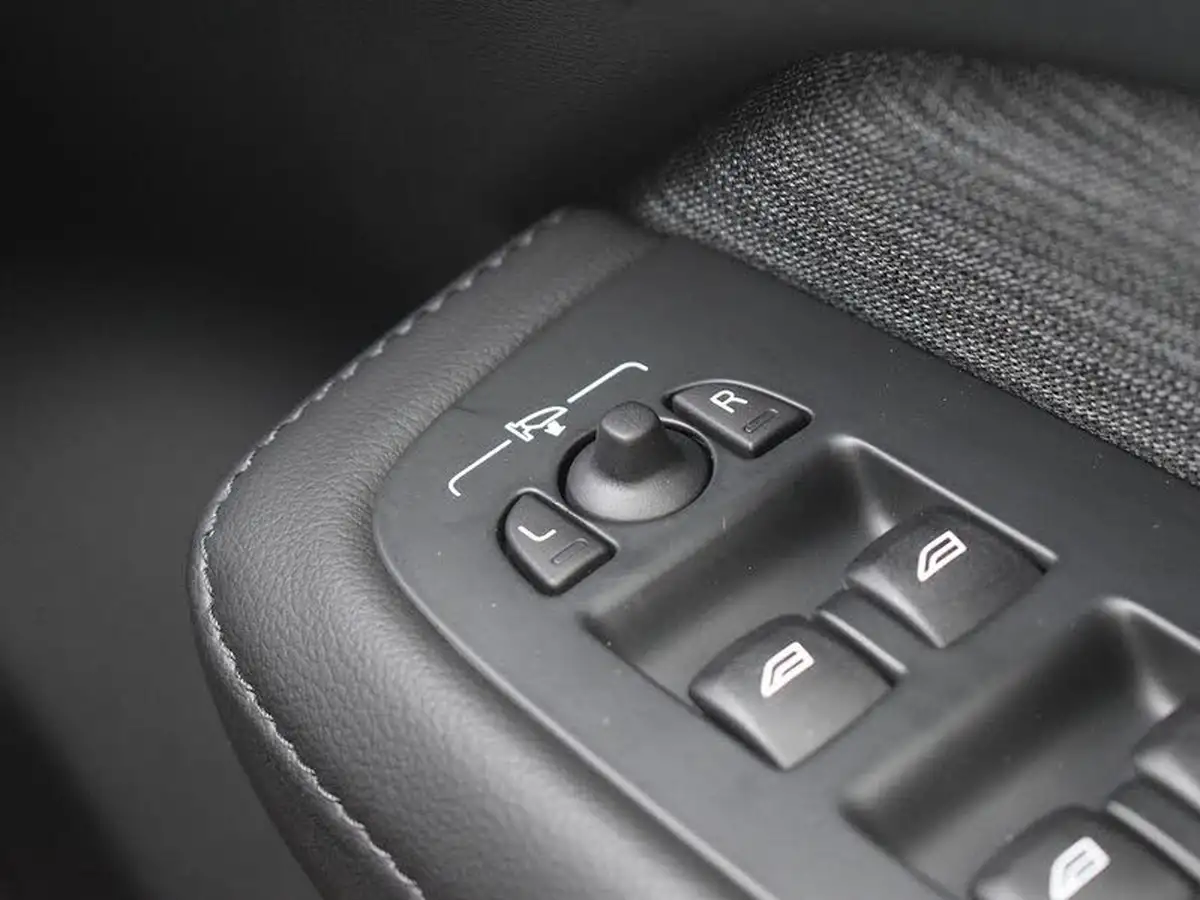 2022-volvo-v60-20-b3-core-big-25
