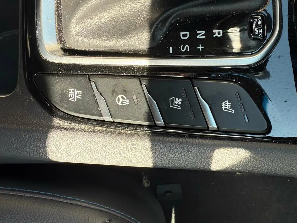 2018-hyundai-ioniq-16-gdi-premium-se-plug-in-hybrid-big-29