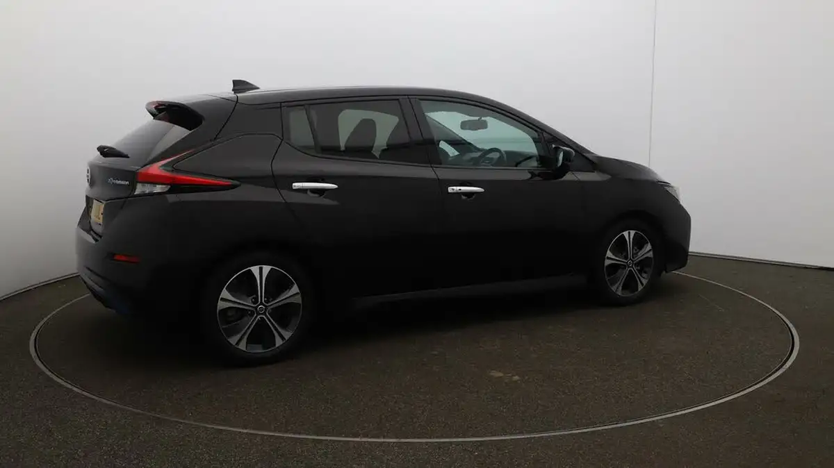 2021-nissan-leaf-e-tekna-big-44