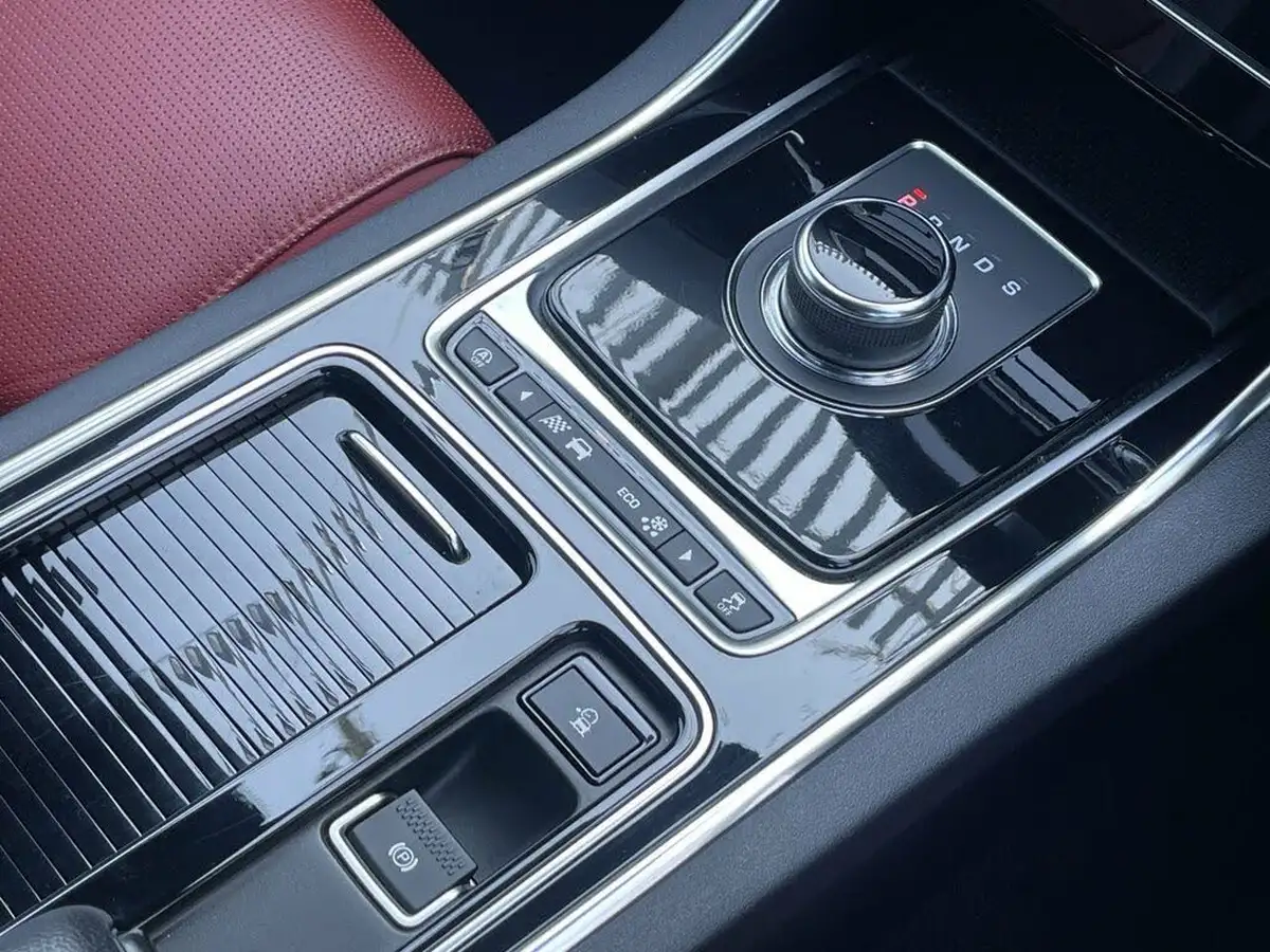 2019-jaguar-xe-20i-landmark-200ps-big-18