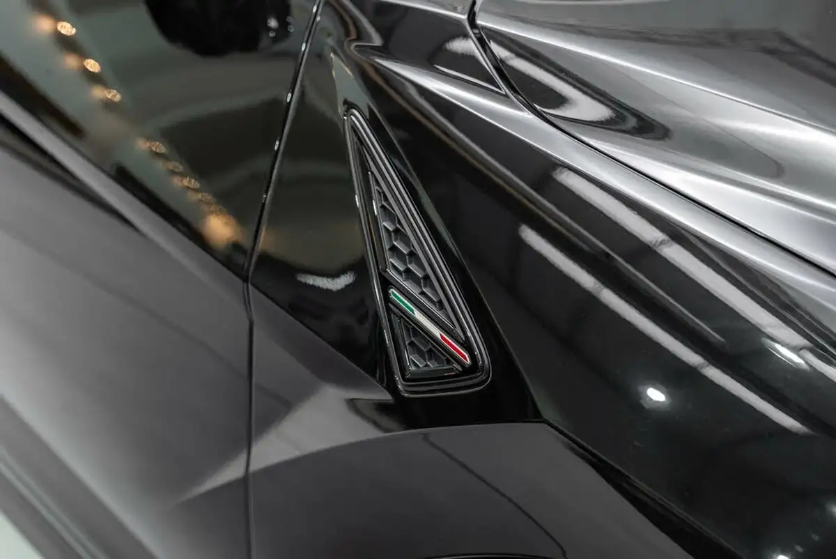 2021-lamborghini-urus-40-no-trim-big-25