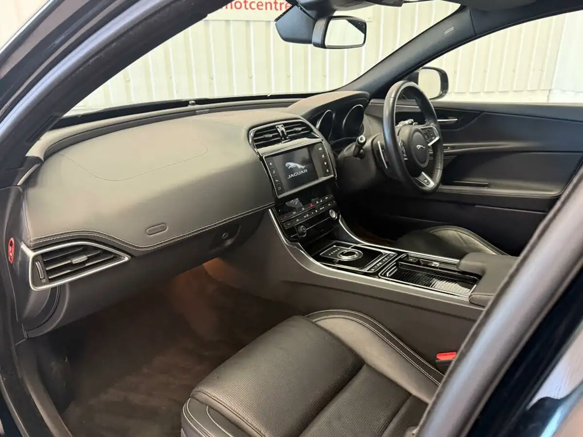 2018-jaguar-xe-20i-r-sport-200ps-1999cc-big-8