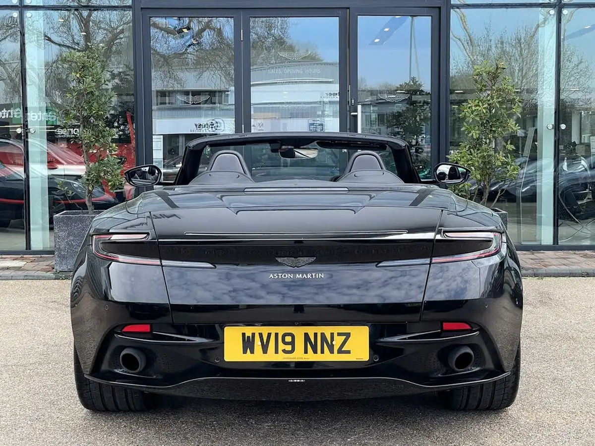 2019-aston-martin-db11-40-v8-big-16