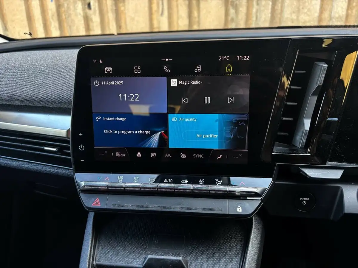 2022-renault-megane-e-tech-e-equilibre-big-27