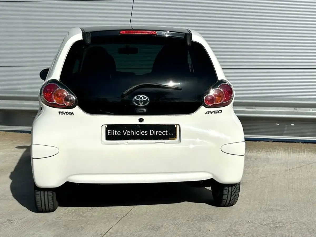 2014-toyota-aygo-10-move-style-5d-big-4