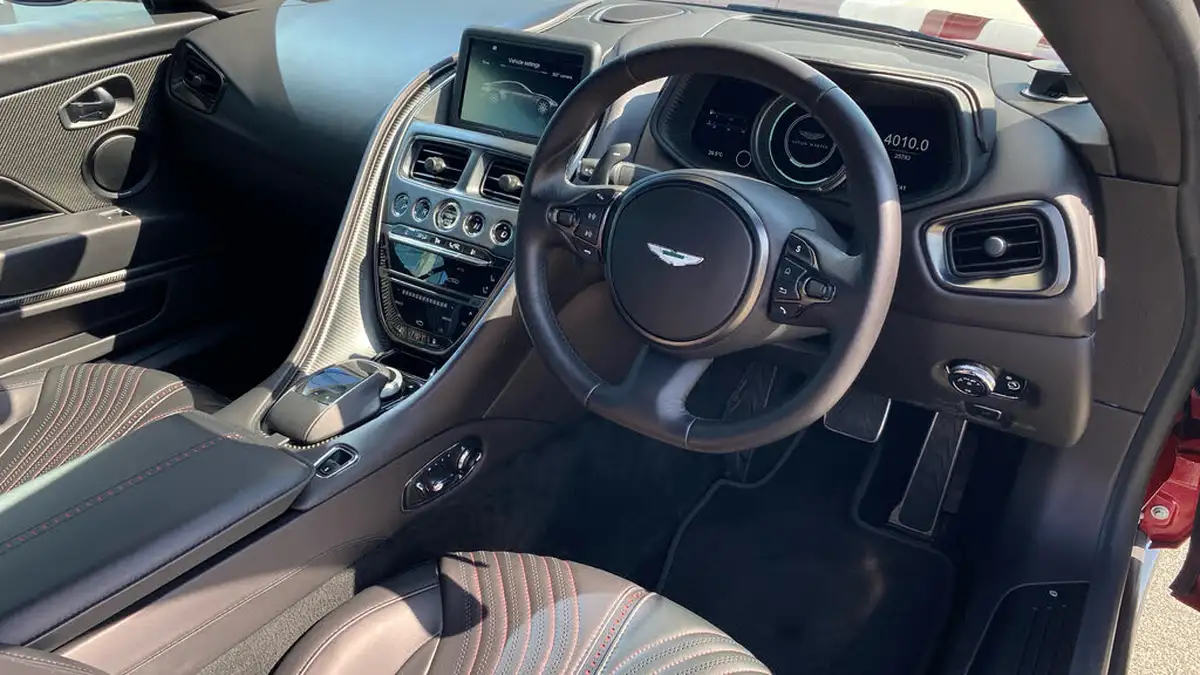 2019-aston-martin-db11-40-v8-big-2
