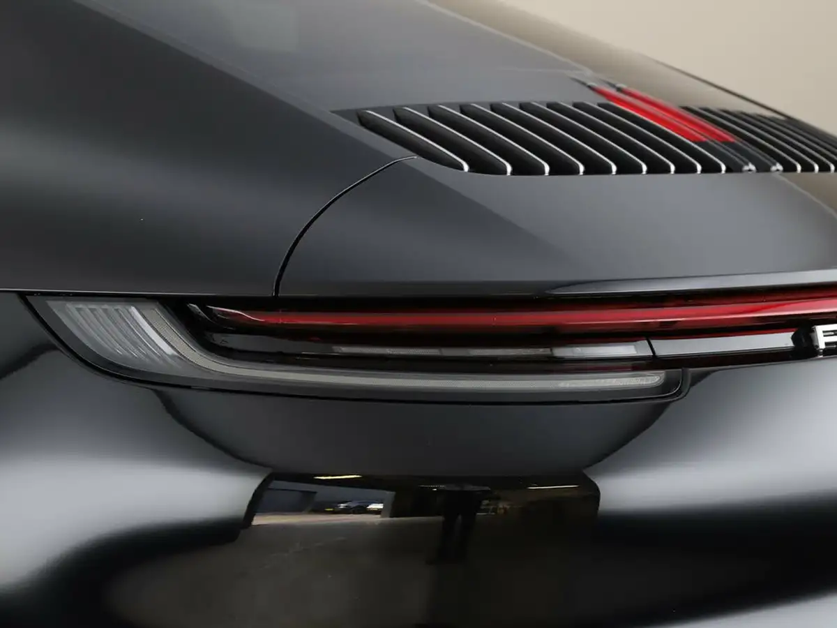2024-porsche-911-30-carrera-4-coupe-big-18