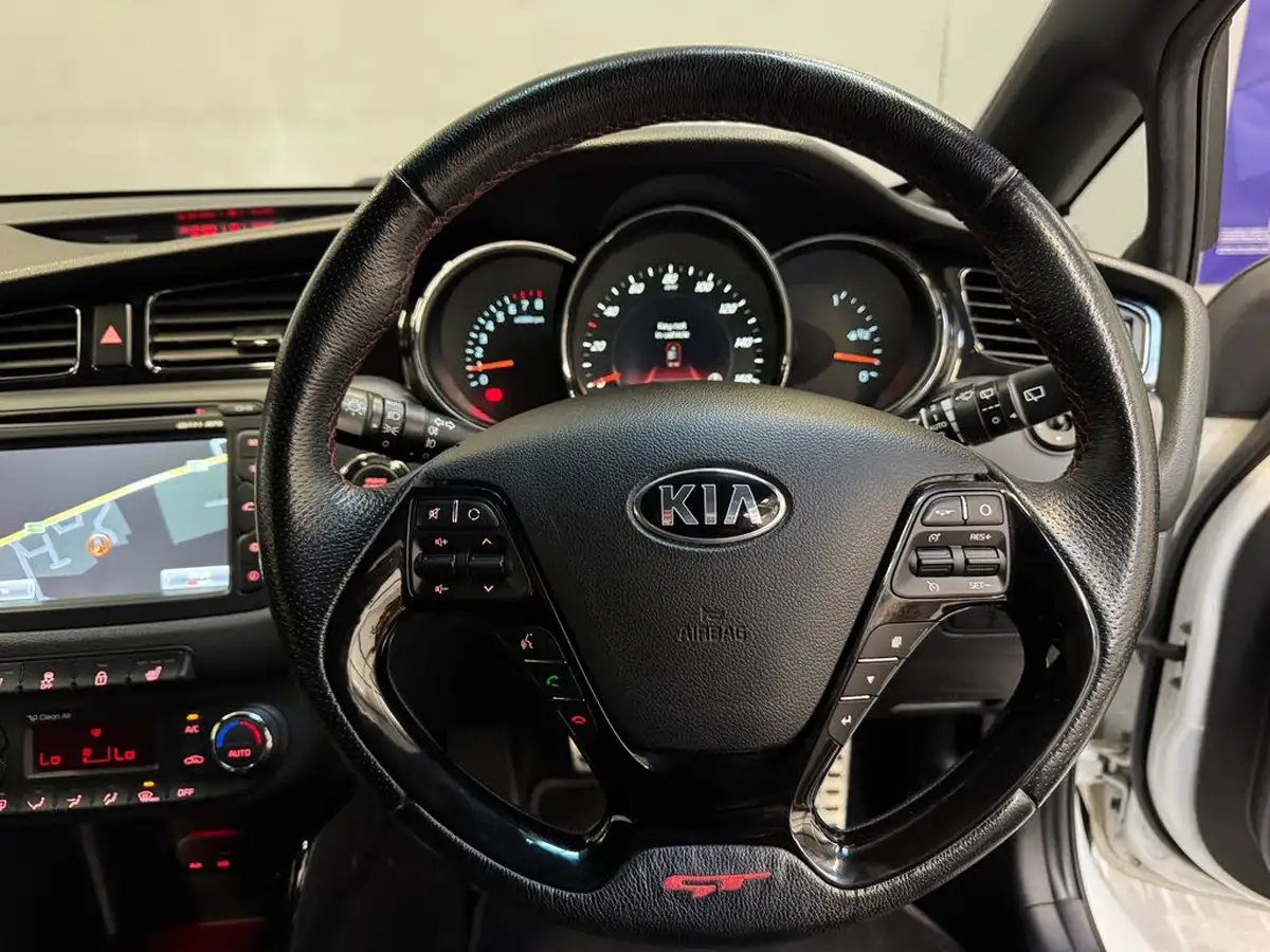 2015-kia-pro-ceed-16-gt-tech-big-11