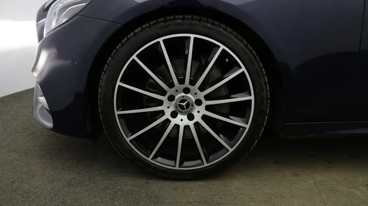 2020-mercedes-benz-e-class-20d-e300d-amg-line-edition-premium-plus-saloon-4d-big-17